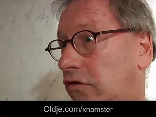 ლათინო დანილო იღებს მამალს