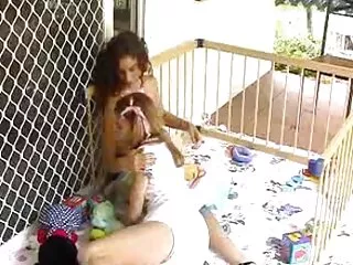Kinky mama იღებს პირს სავსე cum