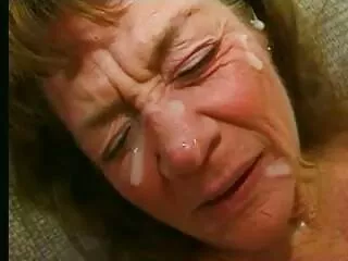 MARISKAX Busty cougar Sandy Lou იღებს fucked გარეთ